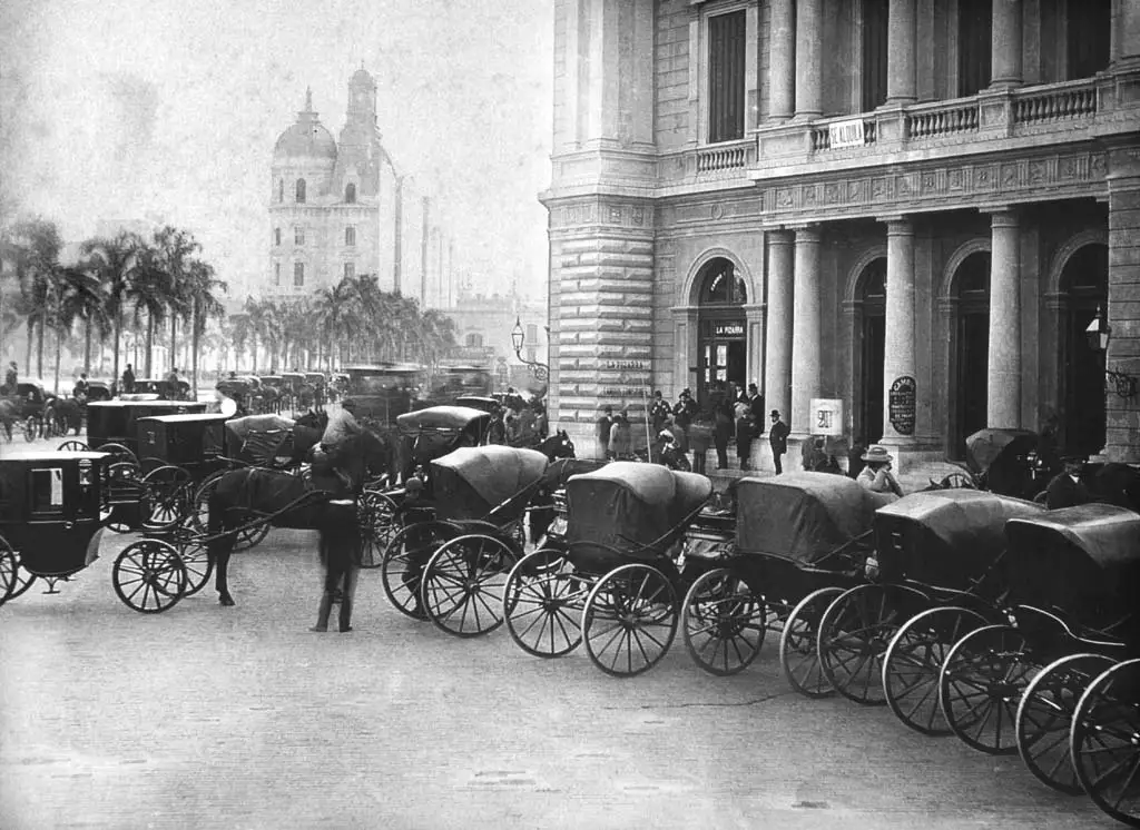 Aquella manzana de Garay frente a la Plaza de Mayo.