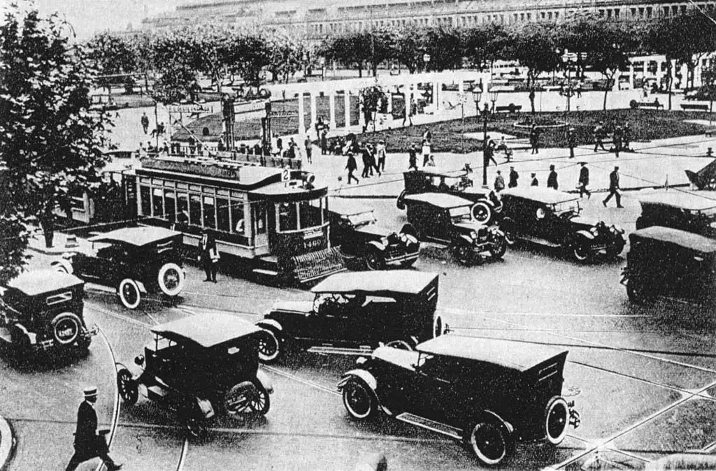 Sobre vías y con troley: El “Argentino” de Billinghurst