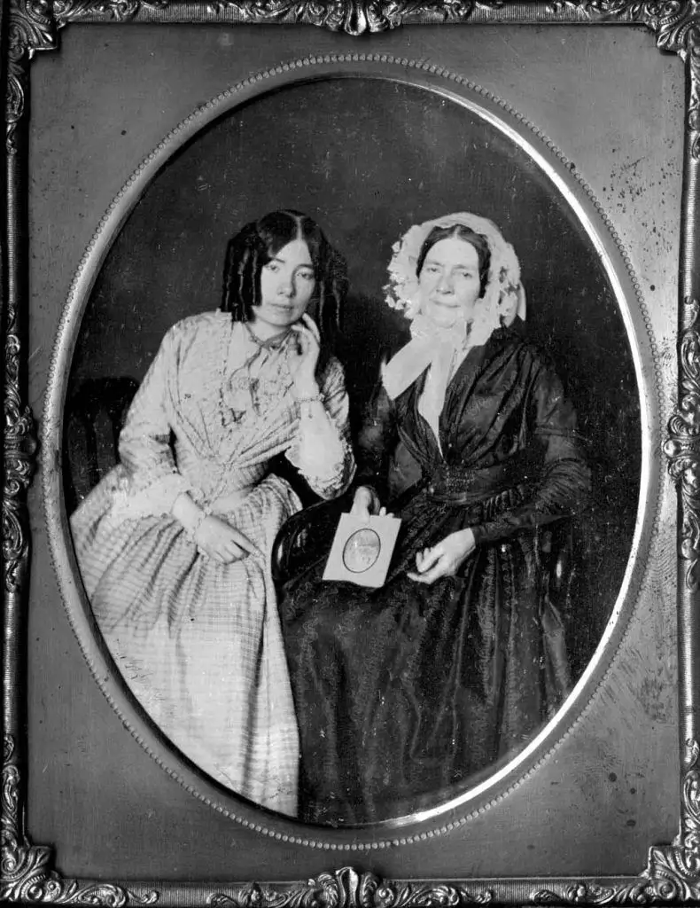 El retrato fotográfico en el siglo XIX: El discreto encanto de la burguesía