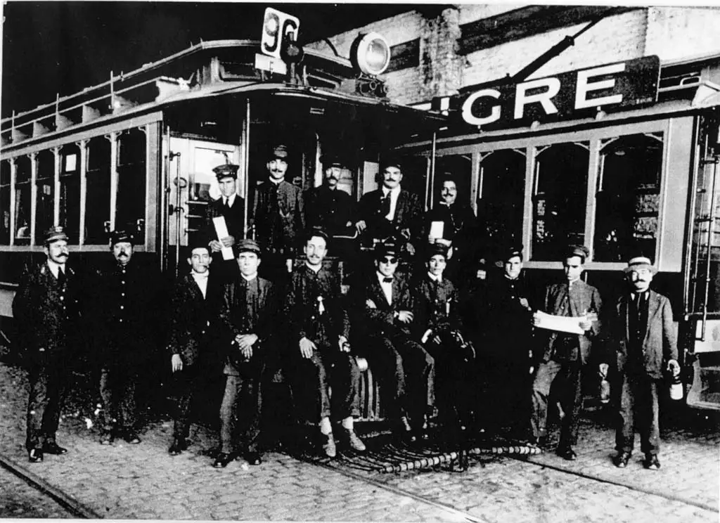 Sobre vías y con troley. Entre motormen y guardas