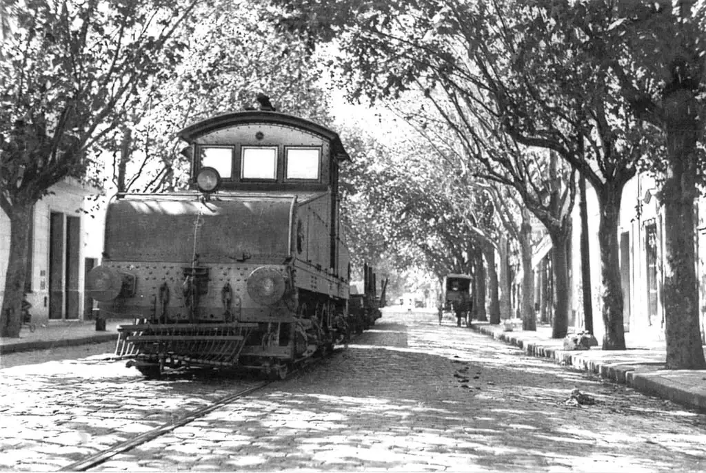 Ferrocarriles en la ciudad. Los trenes por las calles