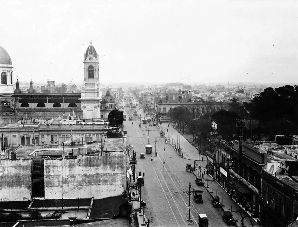Buenos Aires en sepia, Flores en los 30