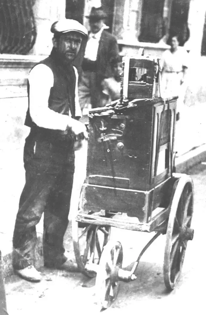 La fábrica de organitos de la familia Rinaldi