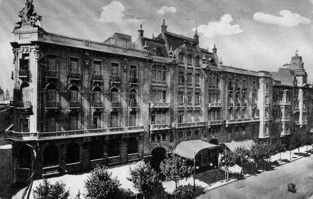 La avenida de Mayo y su trayectoria hotelera
